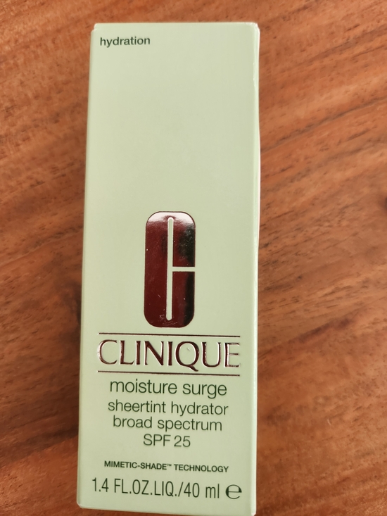Clinique Other - Clinique Moisture Surge Sheertint Hydrator in Universal Medium